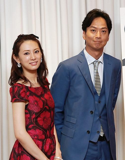 シンガポールプレミアに出席した北川景子と椎名桔平