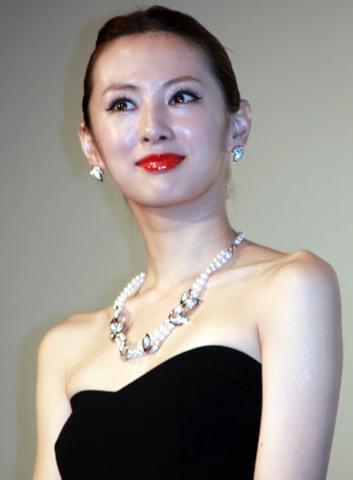 舞台挨拶に立った北川景子