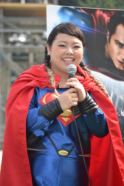 高所恐怖症の渡辺直美、スーパーマンスーツで“空中滑空”！