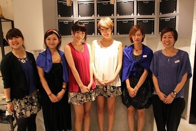 「ジェリー・フィッシュ」主演・大谷澪＆花井瑠美、笑顔絶やさず1日店長