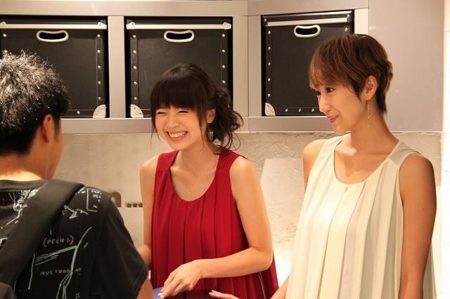 「ジェリー・フィッシュ」主演・大谷澪＆花井瑠美、笑顔絶やさず1日店長