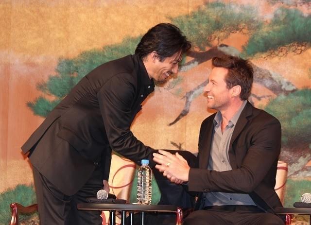 ヒュー・ジャックマン、畳の広間で会見！五輪東京招致にエールも