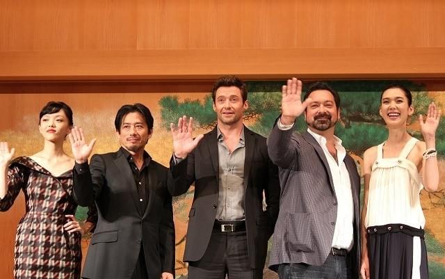 ヒュー・ジャックマン、畳の広間で会見！五輪東京招致にエールも