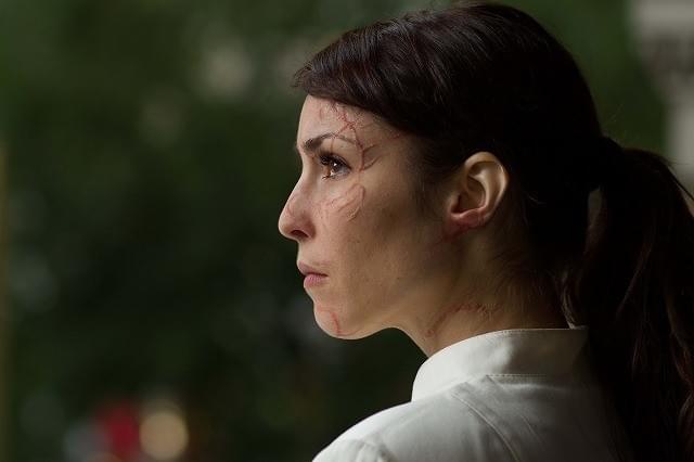 ノオミ・ラパスが新作で顔に大けが！ 3時間の特殊メイクで見せた女優魂