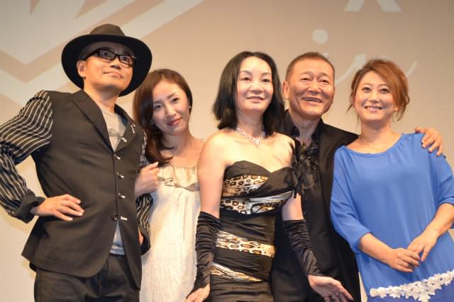 「地獄でなぜ悪い」舞台挨拶に園“似音”監督が乱入？