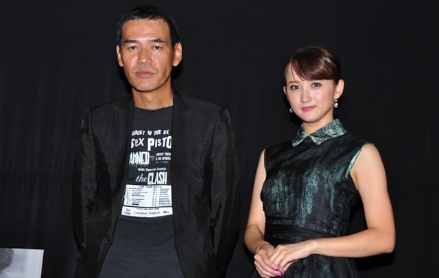 SABU監督と小松彩夏