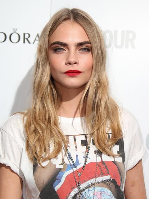 英出身の人気モデルカーラ・デルビーニュ