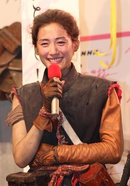 綾瀬はるか「八重の桜」クランクアップで号泣！「最高の1年をありがとうございます」