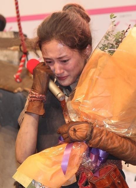 綾瀬はるか「八重の桜」クランクアップで号泣！「最高の1年をありがとうございます」