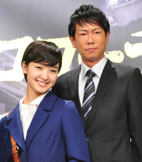 共演の剛力彩芽と東幹久
