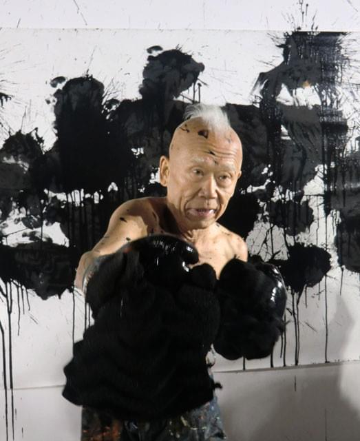 現代芸術家・篠原有司男がボクシング・ペインティングを生披露