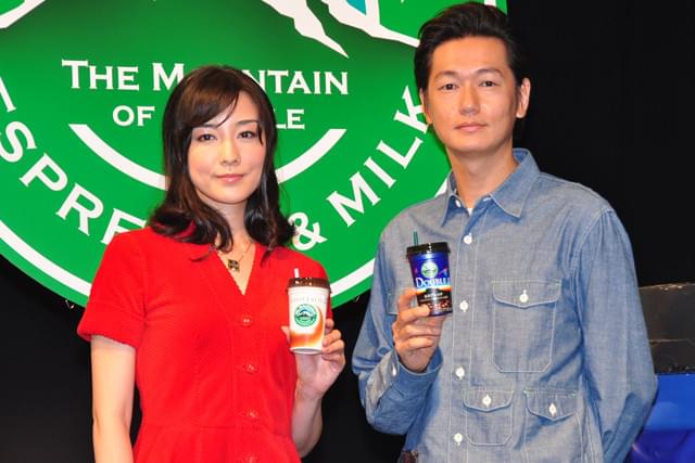 井浦新＆伊藤歩、CM発表会で“初恋”ドラマを朗読 「緊張しました」