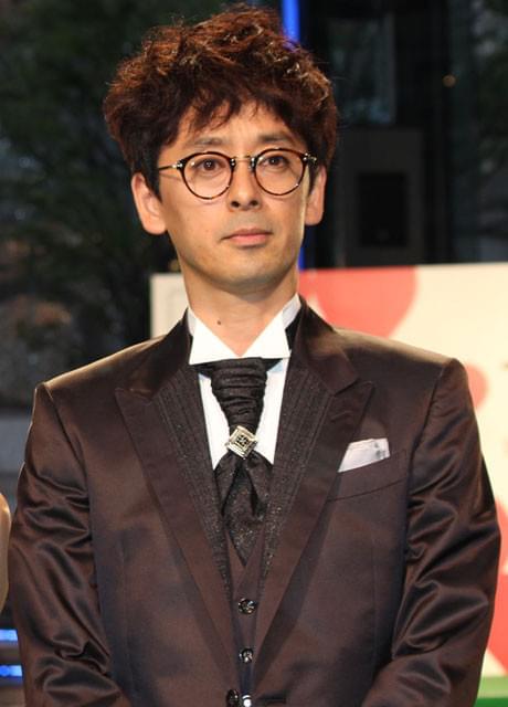 水川あさみ、背中に“大胆Vカット”ドレスでグリーンカーペットに登場