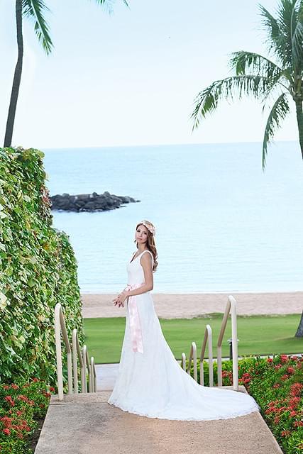 吉川ひなの、ハワイで2度目の挙式 “バウ・リニューアル婚”で気持ち新た