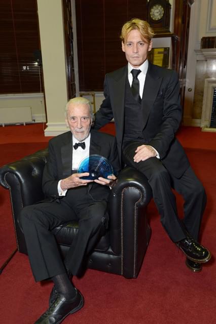 ジョニー・デップがブロンドヘアに変身！