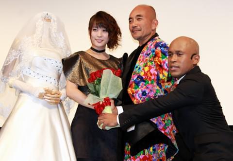 “娘”北乃きいにハーフ芸人がプロポーズも、“父”竹中直人が笑いながら怒って阻止