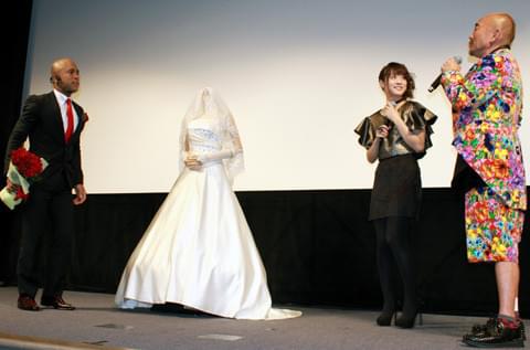 “娘”北乃きいにハーフ芸人がプロポーズも、“父”竹中直人が笑いながら怒って阻止