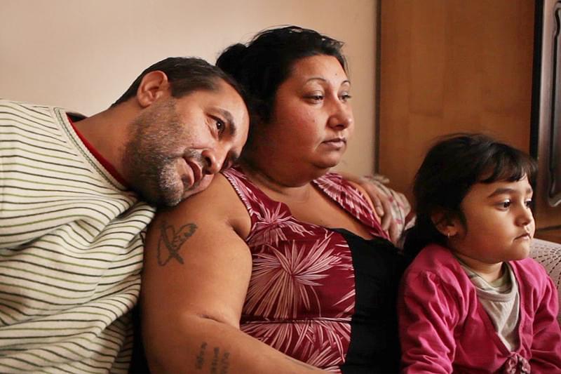 保険証のない貧困ロマ一家の実話を映画化 「鉄くず拾いの物語」予告