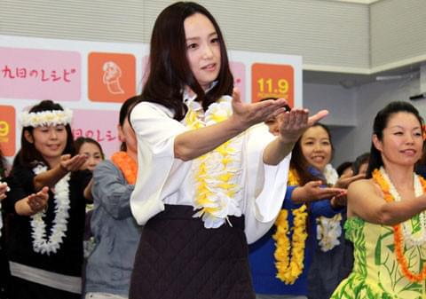 永作博美、約1年ぶりのフラダンス挑戦で「開放感たまらない」と破顔