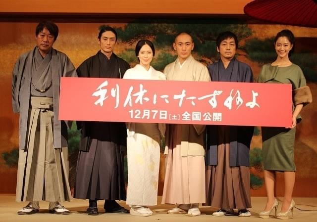 美しき怪物、平成のうつけ者…海老蔵、共演者の評価に照れ
