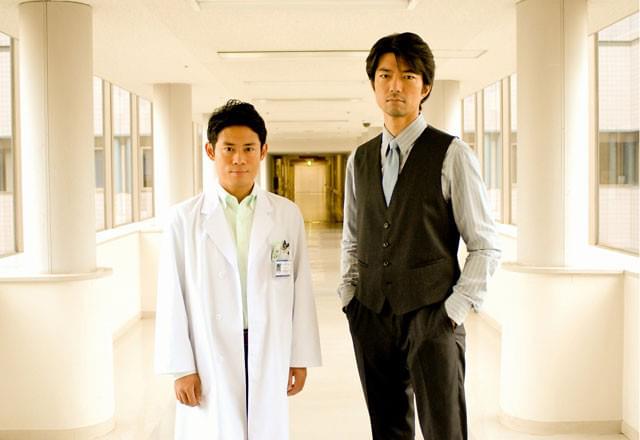 伊藤淳史&仲村トオルの田口・白鳥コンビも見納め!