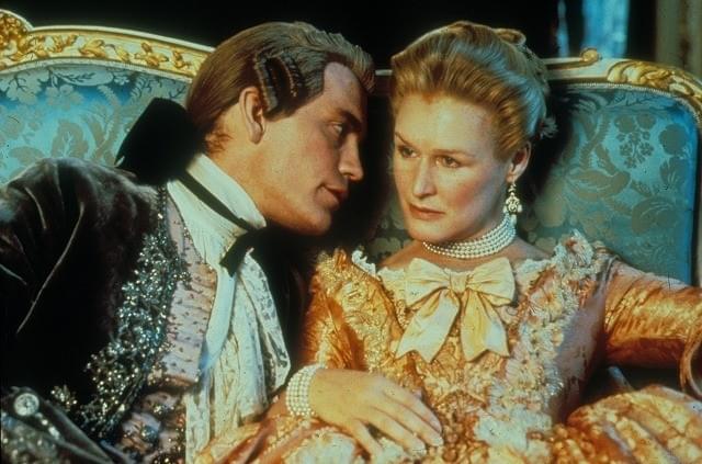 貴族の退廃と愛の駆け引きを描く「危険な関係」テレビドラマ化