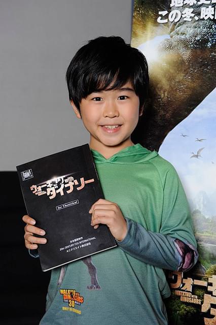 恐竜好きの鈴木福くん、「ウォーキング with ダイナソー」吹き替え版声優