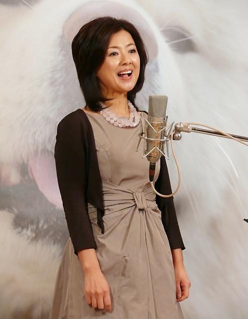 看護部長役の薬師丸ひろ子