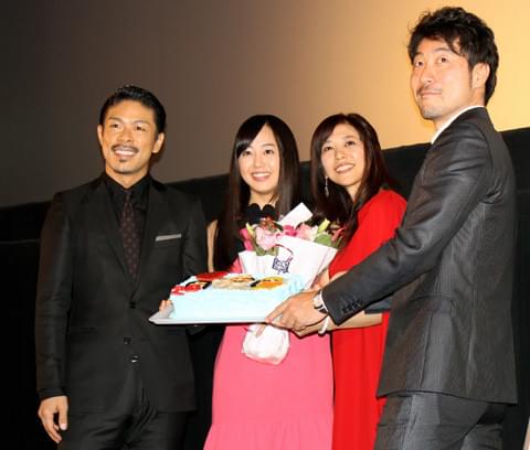 宮崎香蓮、“MATSUパパ”のサプライズ誕生日祝いに歓喜