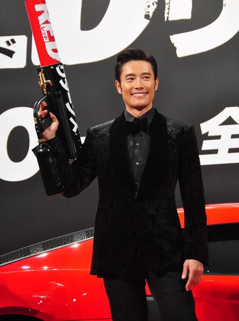 イ・ビョンホン＆ヘレン・ミレン、日本語で「倍返し！」