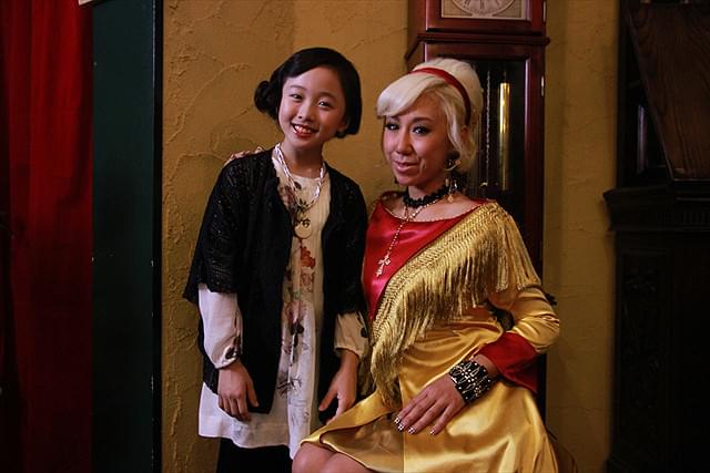 実年齢差40歳以上…本田望結ちゃん、JAMOSAのMVで50歳のマダムに