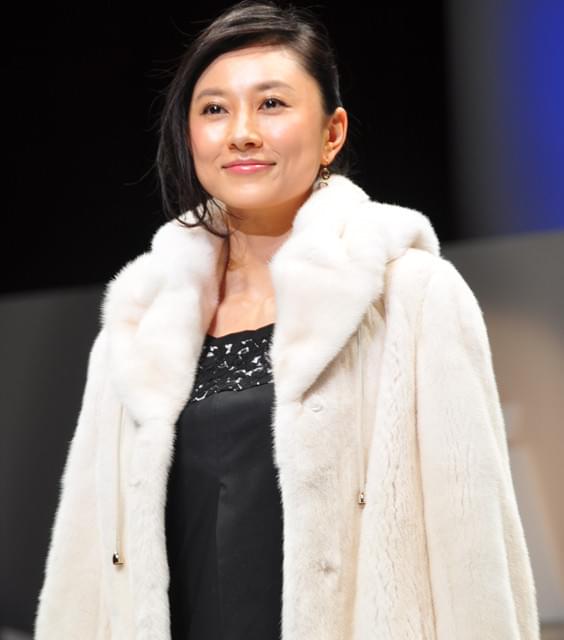 菊川怜、ミンクの300万円コート贈られ「金庫にしまわないと」