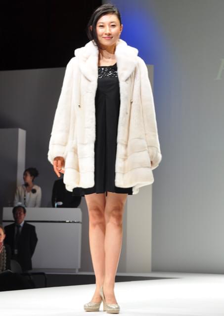 菊川怜、ミンクの300万円コート贈られ「金庫にしまわないと」