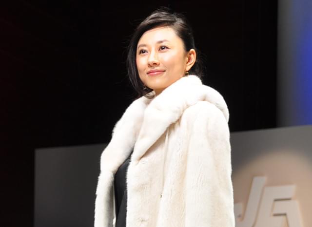 菊川怜、ミンクの300万円コート贈られ「金庫にしまわないと」