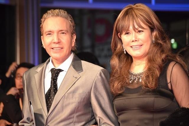 サンドラ・ブロック＆宇宙飛行士・山崎直子氏がガッチリ握手「私も宇宙に行くわ！」