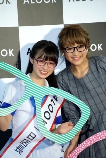 “千年に一度の美少女”橋本環奈、メガネ姿披露で神の域へ