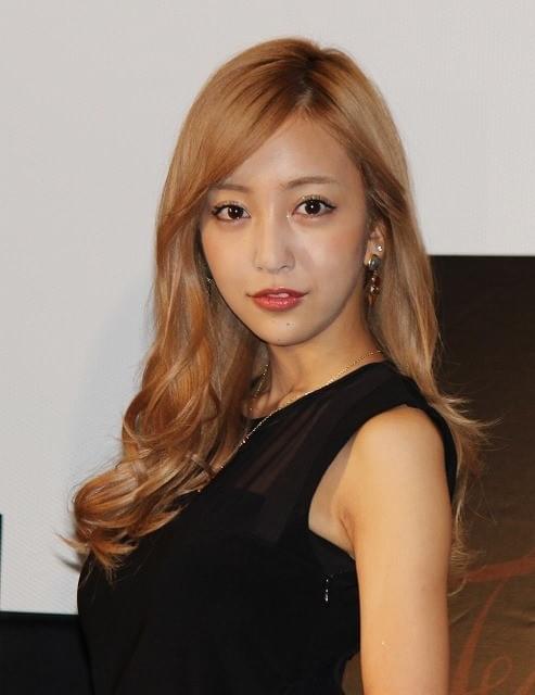 板野友美「来年は挑戦の年」ソロアーティストとして意気込み