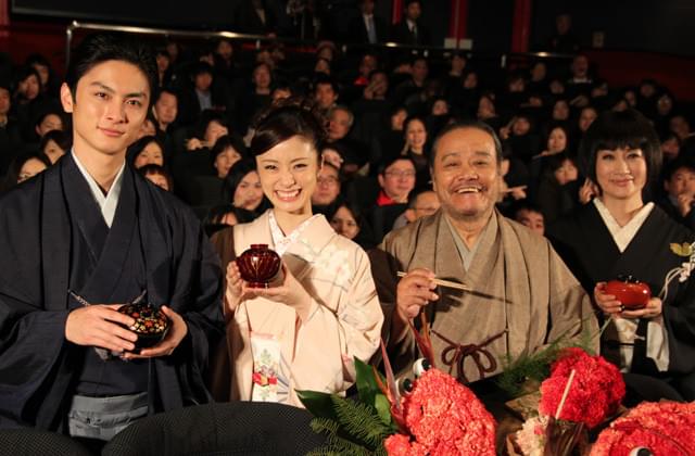 上戸彩、怖さ払拭 高良健吾と笑顔で主演作公開