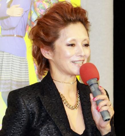 小池栄子、主演ドラマ「花咲くあした」でのセーラー服姿披露に「謝罪します」