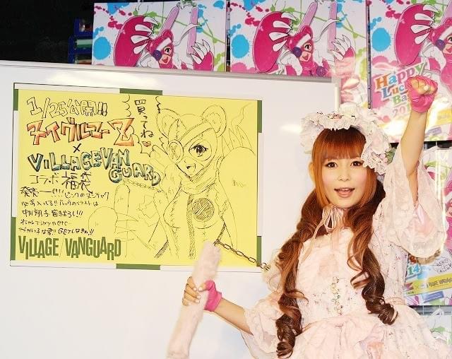 手描きPOPを披露した中川翔子