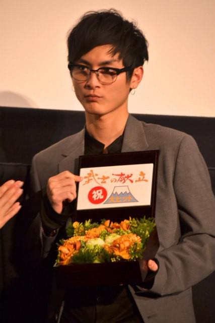 上戸彩、正月は「家族とまったり過ごす」高良も「友だちと初詣」