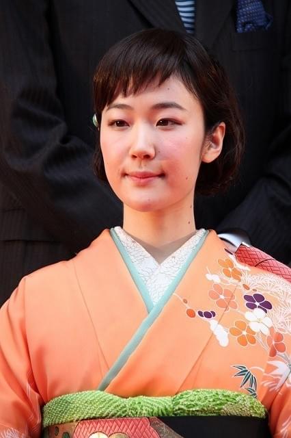 松たか子20年ぶり歌舞伎座に登壇 山田洋次監督と花道を練り歩き