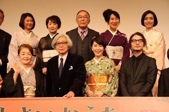 松たか子20年ぶり歌舞伎座に登壇 山田洋次監督と花道を練り歩き