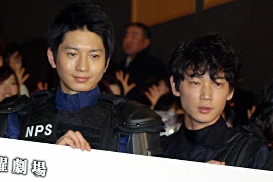 “肉体バカ”向井理VS“冷静沈着”綾野剛、さあ火蓋！早くも映画化決定