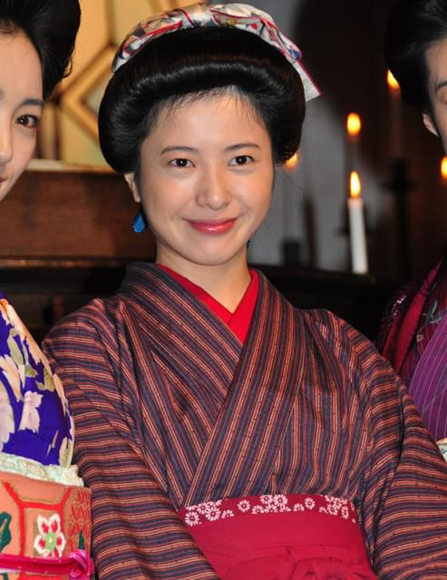 吉高由里子、朝ドラ現場は「むきだしの女子会トーク」で大盛り上がり!?