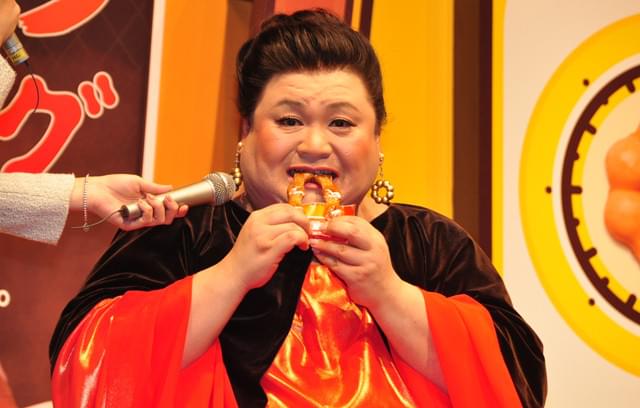 ドーナツ新製品をアピールしたマツコ・デラックス