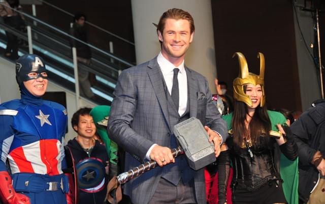 クリス・ヘムズワース、日本の熱烈コスプレファンに大喜び！