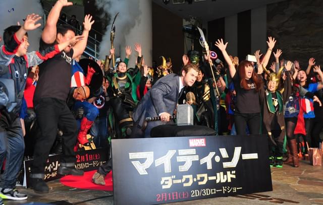 クリス・ヘムズワース、日本の熱烈コスプレファンに大喜び！