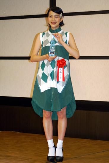 能年玲奈、新人賞受賞でレポーター殺到だじぇじぇ！しっかり受け答え