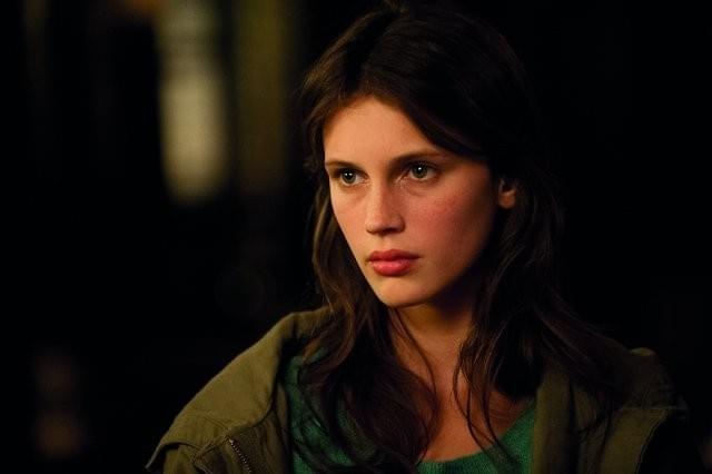 オゾンの新作「17歳」 ミステリアスな主演女優マリーヌ・バクトの素顔に迫る